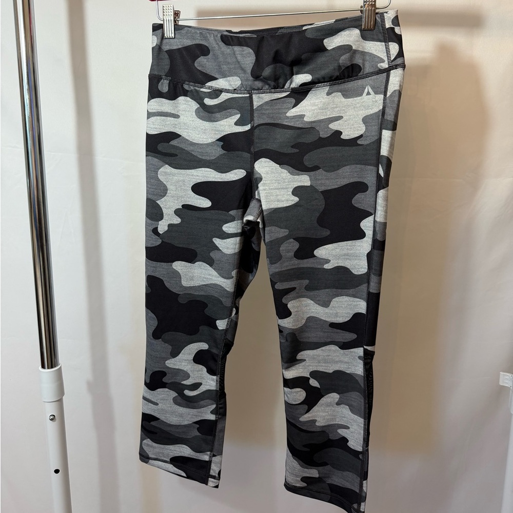 Reebok Camo Capri Leggings Mesh‎ Panel High Rise Workout Pants Medium